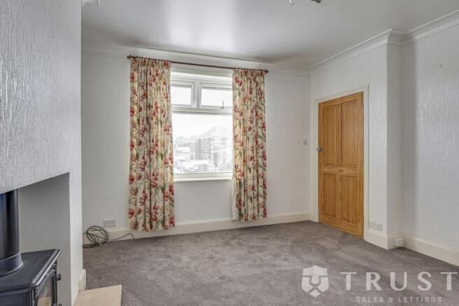 4 bed Semi-Detached for sale Image 12