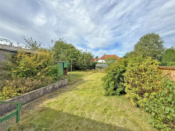 2 bed Semi-Detached Bungalow for sale Image 10