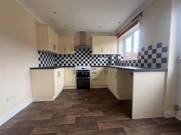 3 bed Semi-Detached to rent Image 4