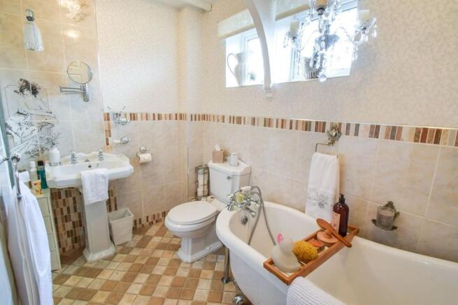 Family Bathroom / WC