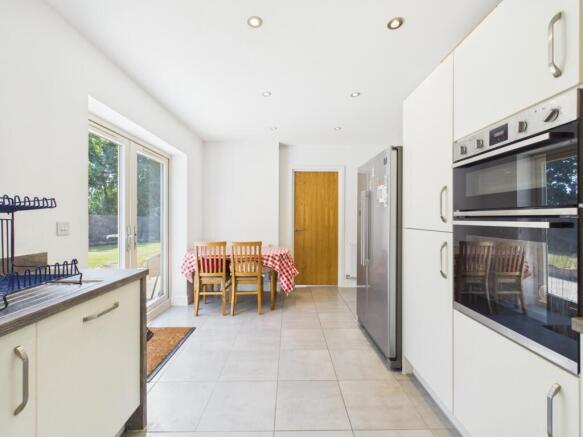 4 bed Detached for sale Image 5