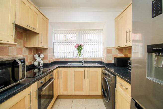 KITCHEN BREAKFAST ROOM