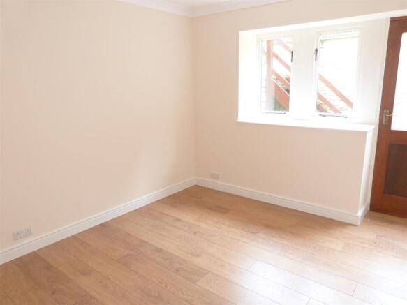 SECOND LIVING SPACE