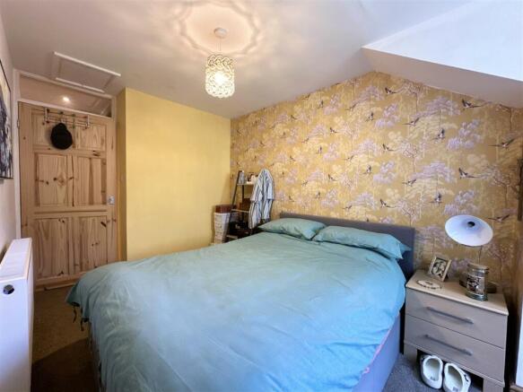 Bedroom_2.jpg