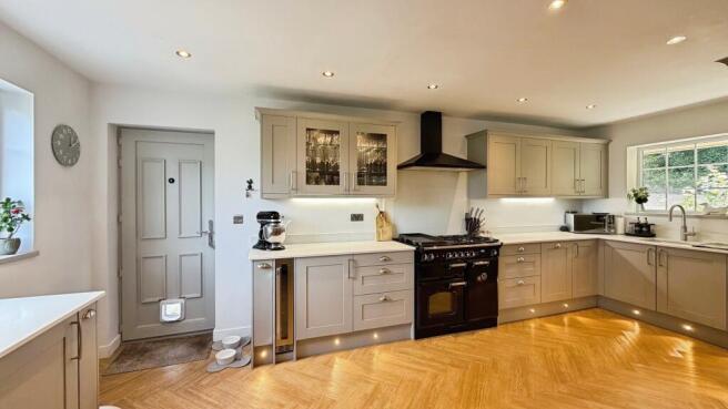 4 bed Detached for sale Image 4