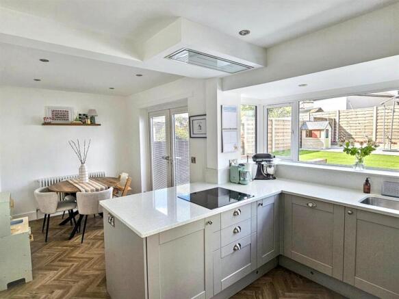 3 bed Semi-Detached for sale Image 8