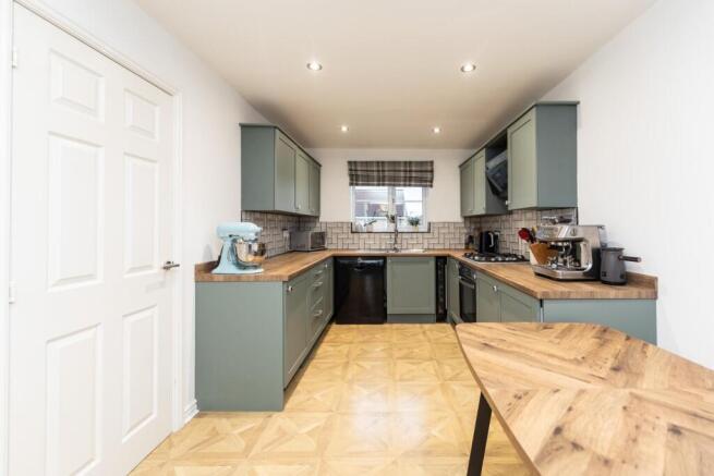 4 bed Town House for sale Image 10