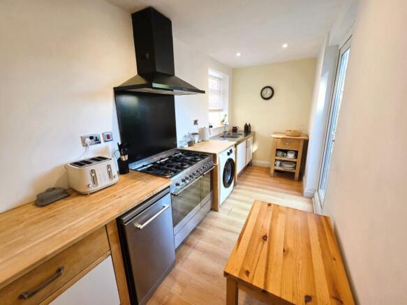 2 bed Semi-Detached for sale Image 11