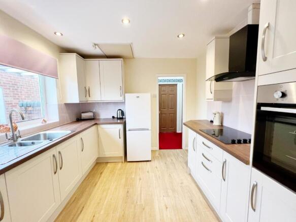 Kitchen pic 2.jpg