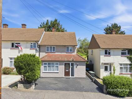 Torrington Gardens, Loughton, IG10