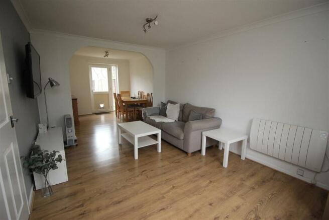 Lounge/Dining Area