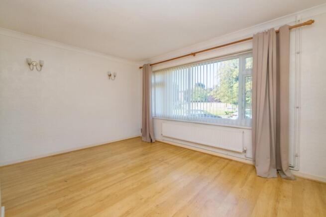 16 Blackpond Lane, Farnham Royal, Slough, SL2 3DS