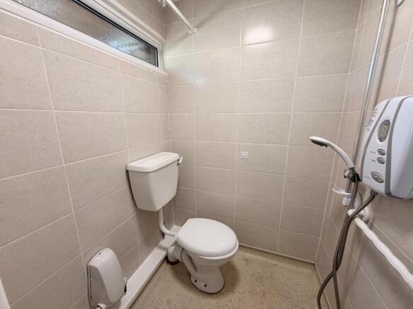 3 bed House to rent Image 5