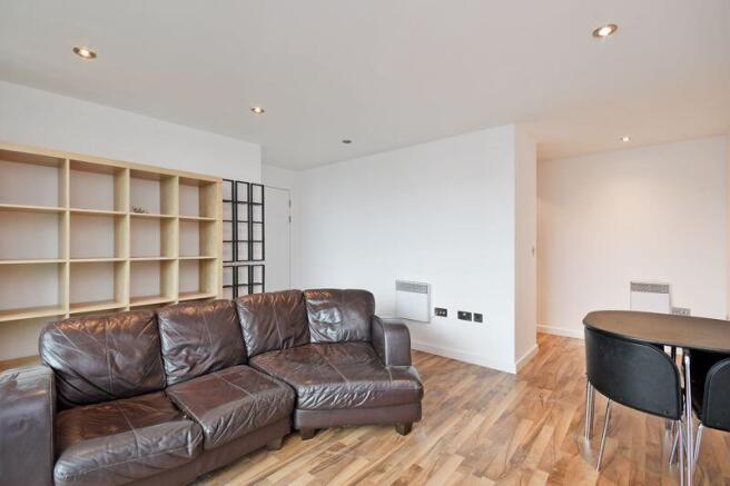 2 bed Apartment to rent Image 8