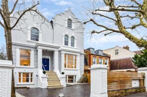 Flat Basement, 16, Seymour Road, London SW18 5JA