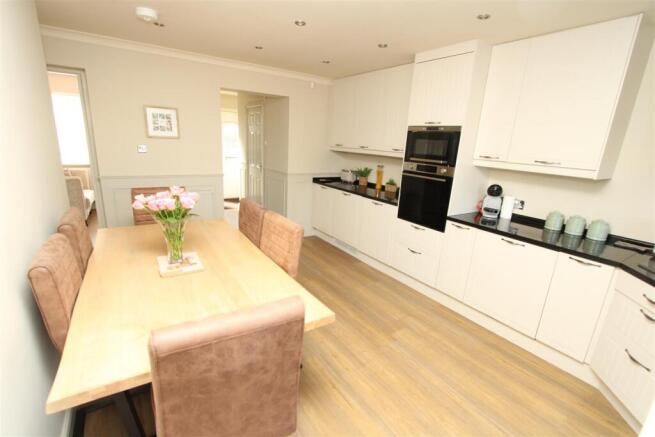 3 bed Detached for sale Image 8