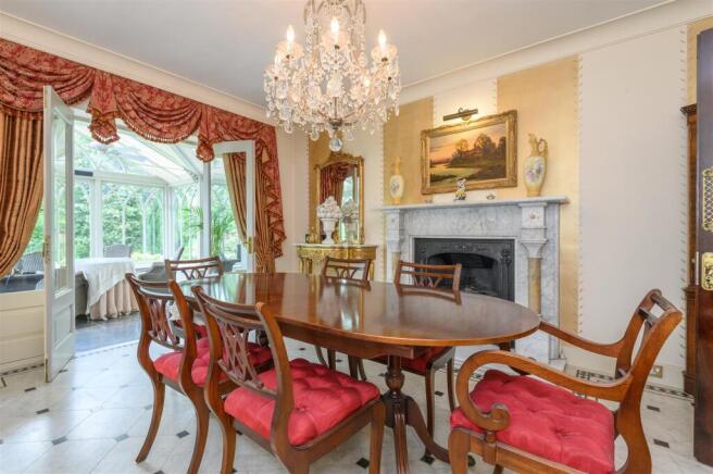 5 bed Detached for sale Image 6