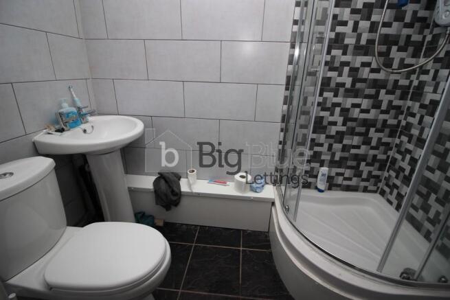 5 bed Terraced to rent Image 8
