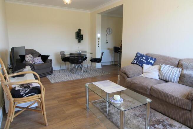 Spacious lounge/dine