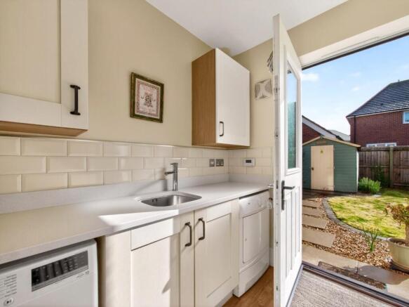 4 bed Detached for sale Image 9
