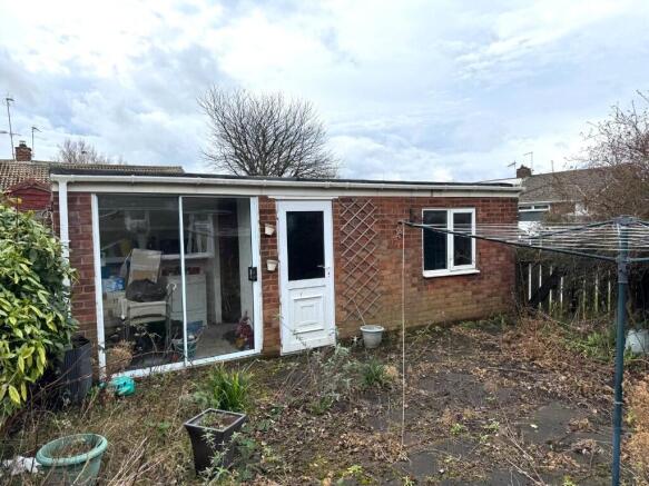 2 bed Semi-Detached Bungalow for sale Image 11