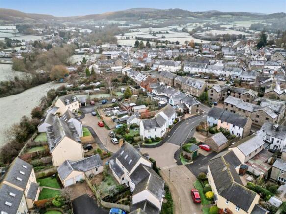 dji_fly_20251126_221602_619_1764151924689_photo.jp