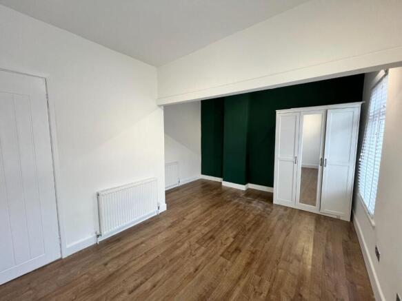 2 bed Terraced to rent Image 6