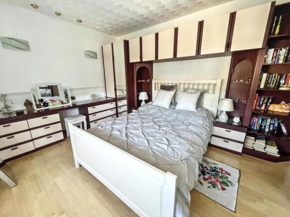 3 bed Semi-Detached for sale Image 6