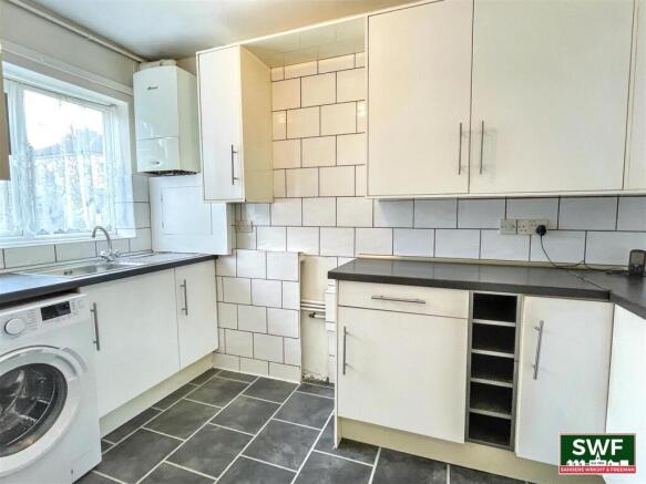 Kitchen2.jpg