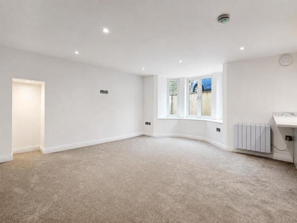 1 bed Flat for sale Image 4