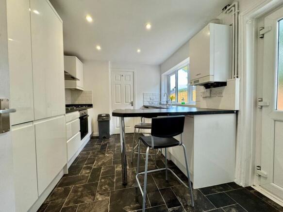 L - Kitchen 3