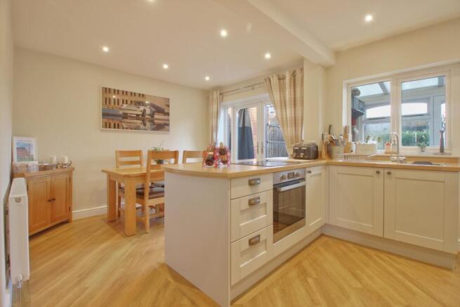 Kitchen Diner.