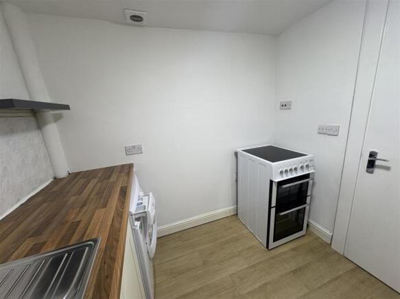 2 bed Apartment to rent Image 5