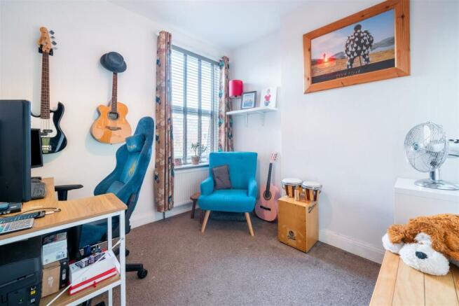Bedroom 1.jpg
