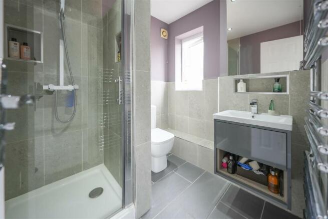 EN SUITE SHOWER ROOM/WC