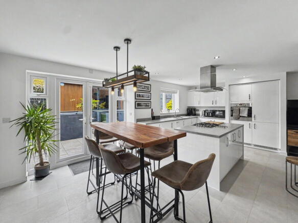 4 bed Detached for sale Image 5