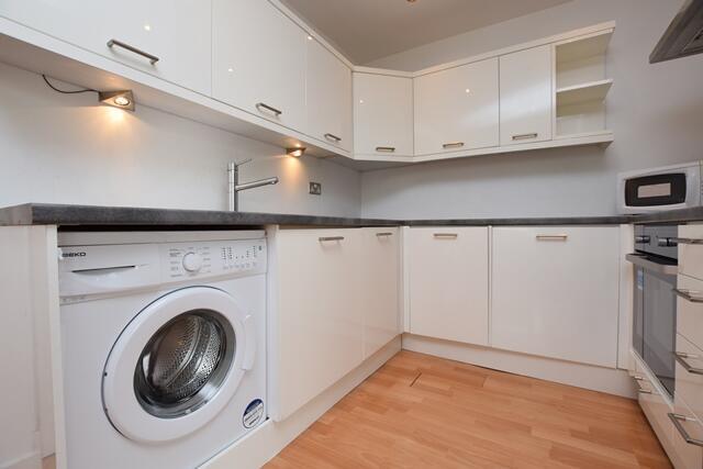 2 bed Apartment to rent Image 4