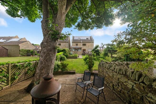 5 bed Detached for sale Image 4