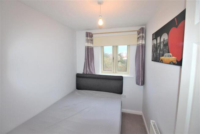 3 bed House to rent Image 8