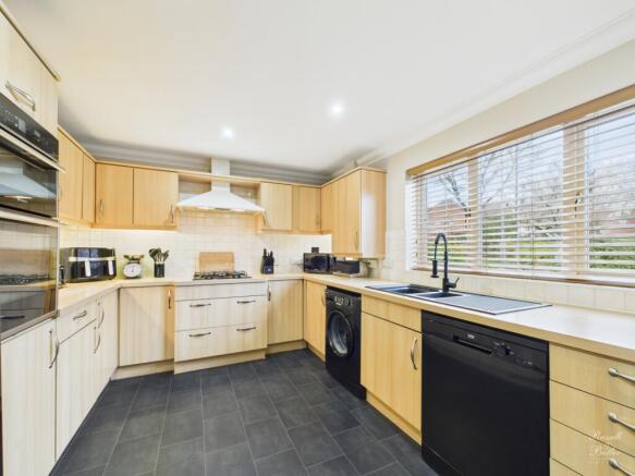 CAM01995G0-PR0394-STILL002