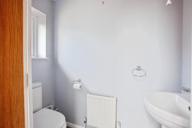 4 bed Detached for sale Image 5