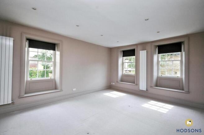 5 bed Semi-Detached for sale Image 8