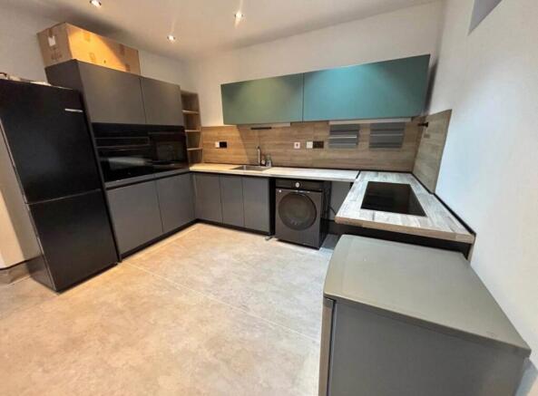 4 bed house to rent on Lea Bridge Road, London E1