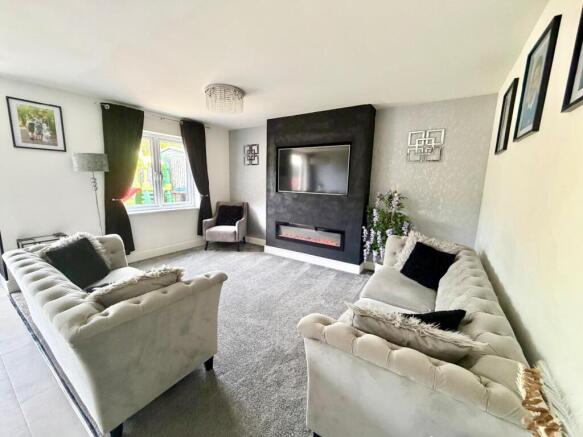 4 bed Detached for sale Image 6
