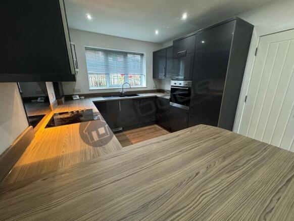 3 bed Town House to rent Image 7