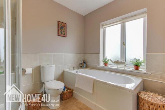 FAMILY BATHROOM: