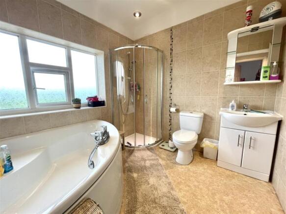 FOUR PIECE BATHROOM SUITE :