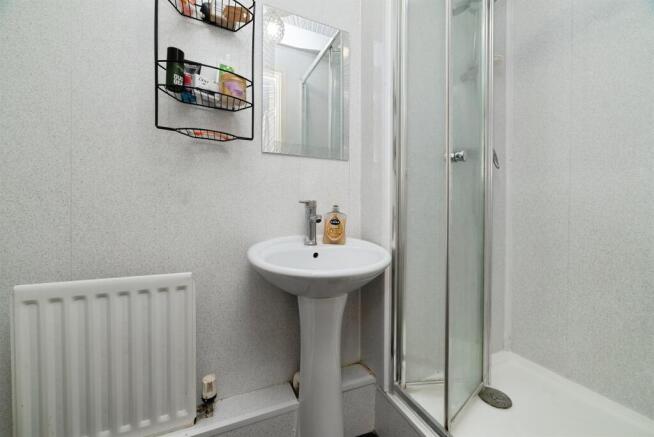 3 bed Apartment for sale Image 8