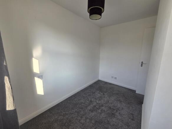 3 bed Terraced to rent Image 12