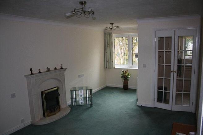 LOUNGE/DINING AREA